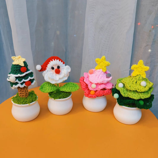 Hand-Knitted Christmas Tree D3